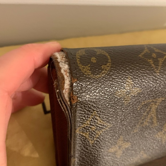 Louis Vuitton Authentic Vintage Wallet - Picture 3 of 13